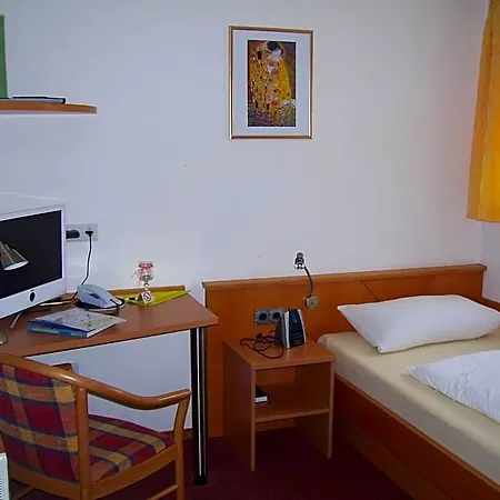 Zu Muellers Winkelhausen 3*